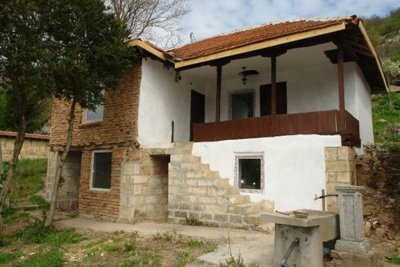 Rural Bulgarian property for sale in village Svalenik (32)
