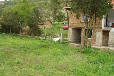 Rural Bulgarian property for sale in village Svalenik (2)