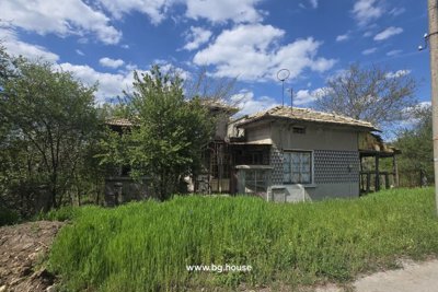 Cheap Bulgarian property for sale in village Dolets (40)