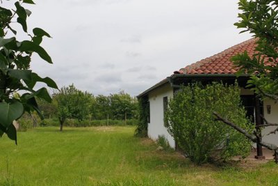 Cozy Bulgarian home for sale in lovely village Lomtsi (5)