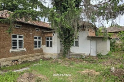 Bulgarian house with a garden in Shirokovo (5)