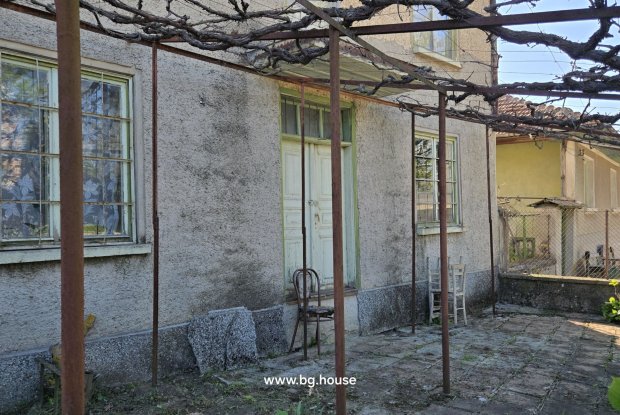 Image No.2-Maison de 4 chambres à vendre à Goritsa