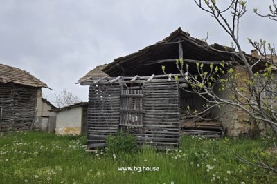 Bulgarian Spacious house with photovoltaic system (32)