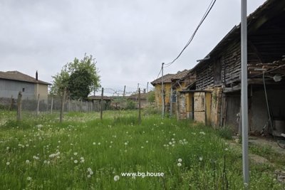 Bulgarian Spacious house with photovoltaic system (43)
