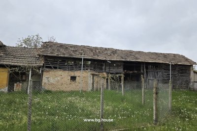 Bulgarian Spacious house with photovoltaic system (26)