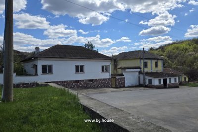 Beautiful Bulgarian estate for sale in village Osikovo (26)