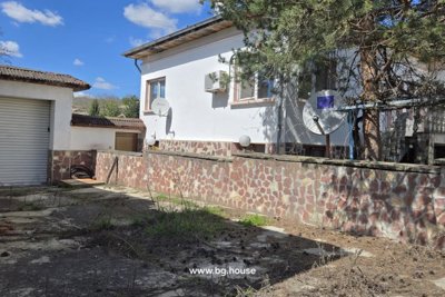 Beautiful Bulgarian estate for sale in village Osikovo (68)