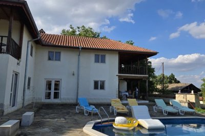 Bulgarian house with 4 bedrooms and a swimming pool for sale (172)