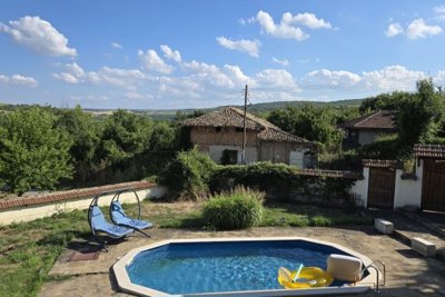 Bulgarian house with 4 bedrooms and a swimming pool for sale (2)