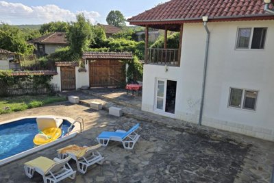 Bulgarian house with 4 bedrooms and a swimming pool for sale (7)