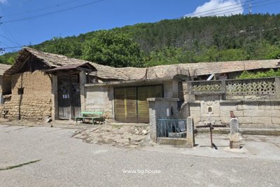 Bulgarian property for sale with views next to pine forest (4)