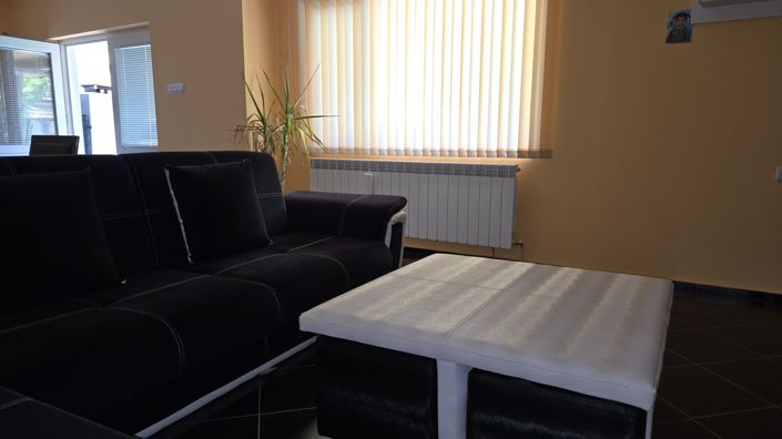 Image No.15-3 Bed House for sale