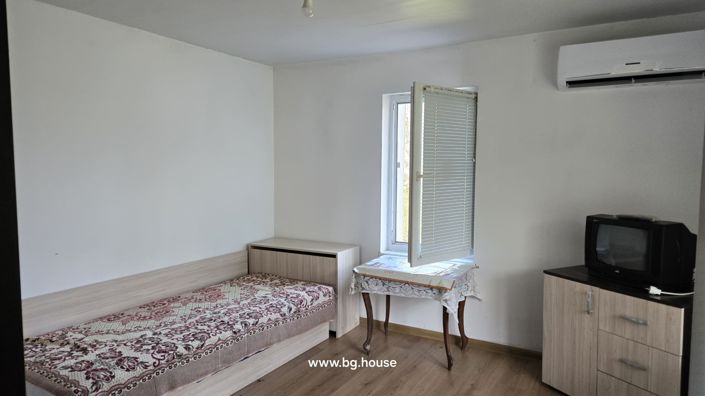 Image No.12-2 Bed House for sale