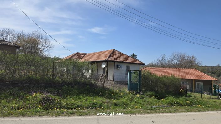 Image No.8-2 Bed House for sale