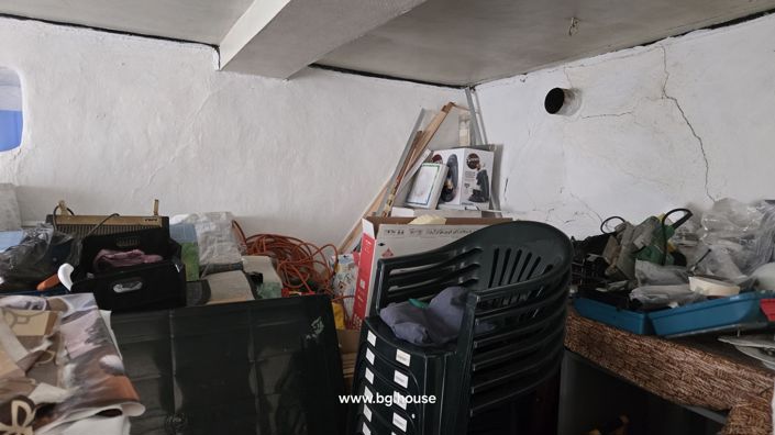 Image No.8-2 Bed House for sale