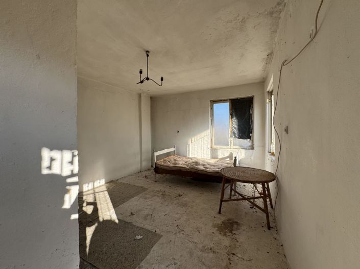 Image No.18-6 Bed House for sale
