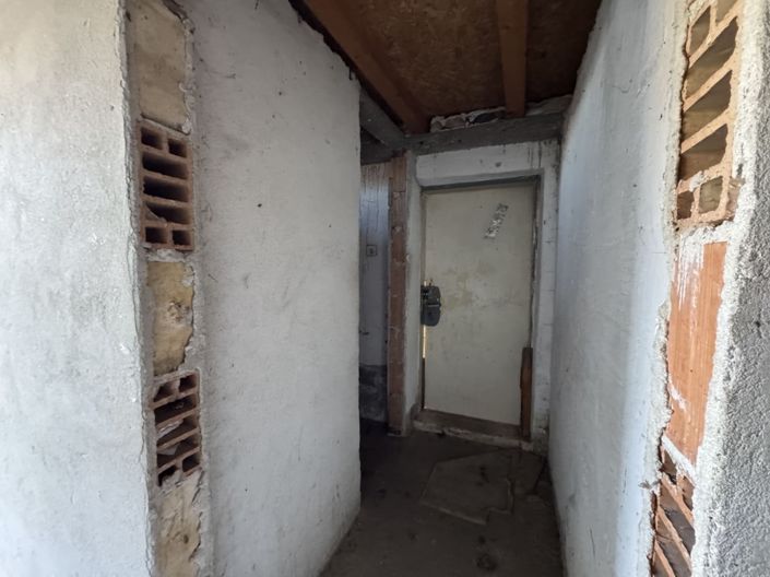 Image No.9-6 Bed House for sale