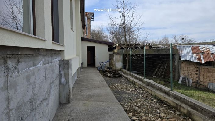 Image No.16-2 Bed House for sale