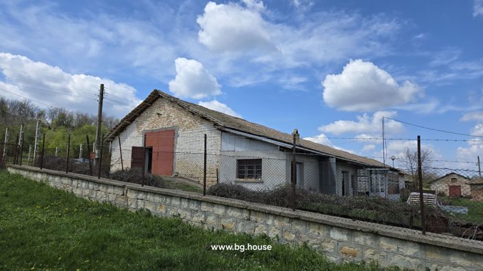 Image No.11-3 Bed Farmhouse for sale