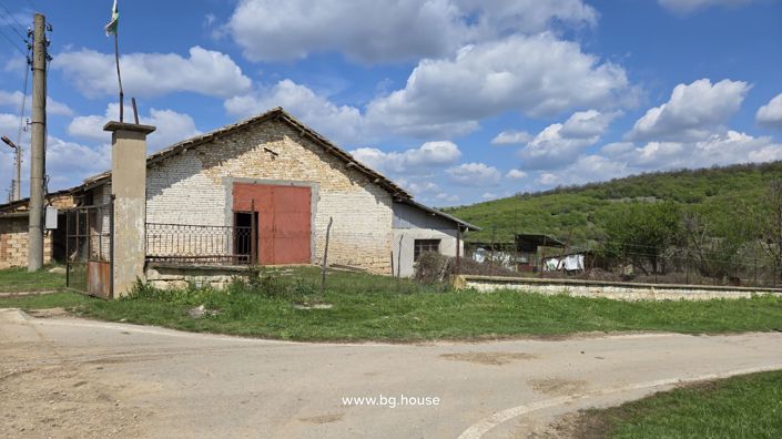 Image No.16-3 Bed Farmhouse for sale