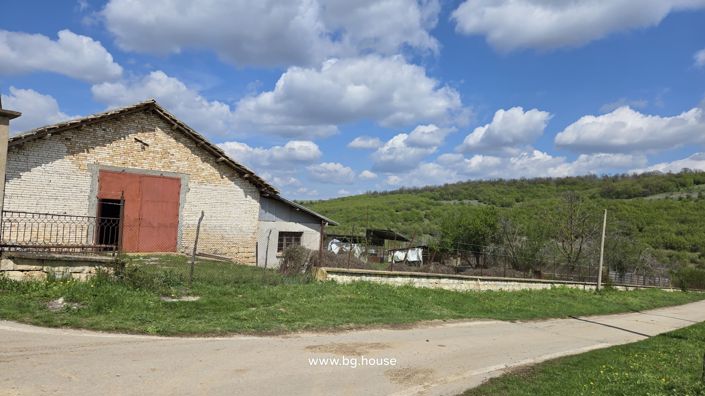 Image No.17-3 Bed Farmhouse for sale