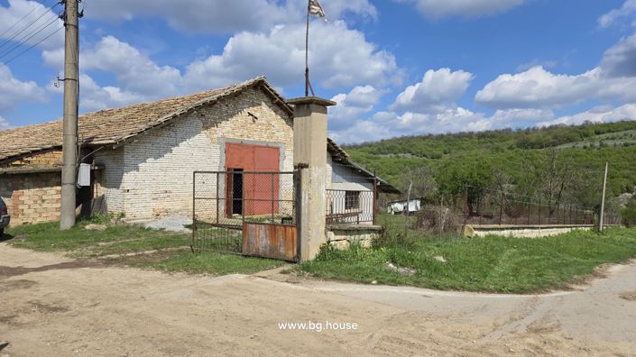 Image No.18-3 Bed Farmhouse for sale