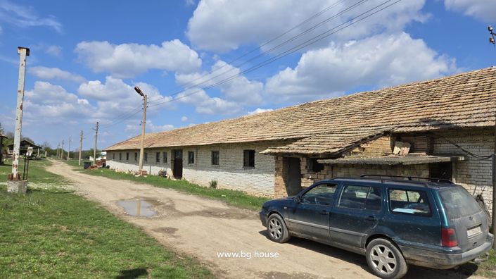 Image No.19-3 Bed Farmhouse for sale