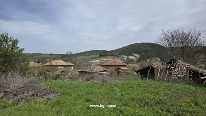 Image No.8-2 Bed House for sale
