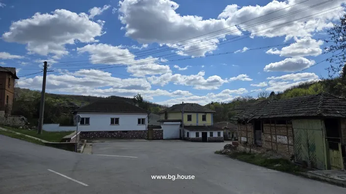 Image No.3-4 Bed House for sale