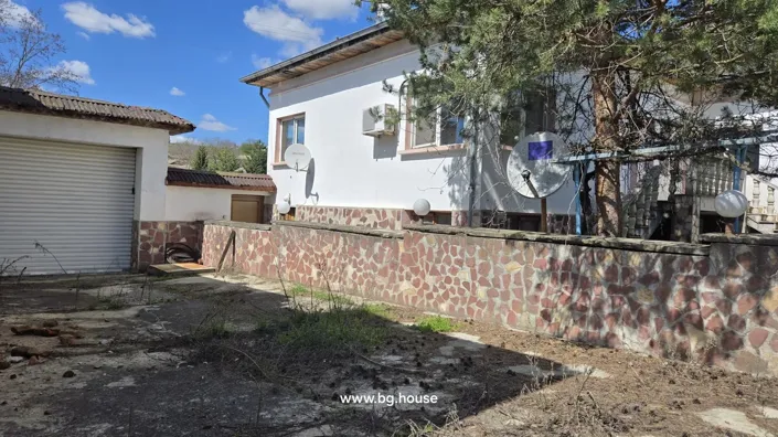 Image No.10-4 Bed House for sale