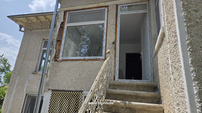 Image No.6-4 Bed House for sale