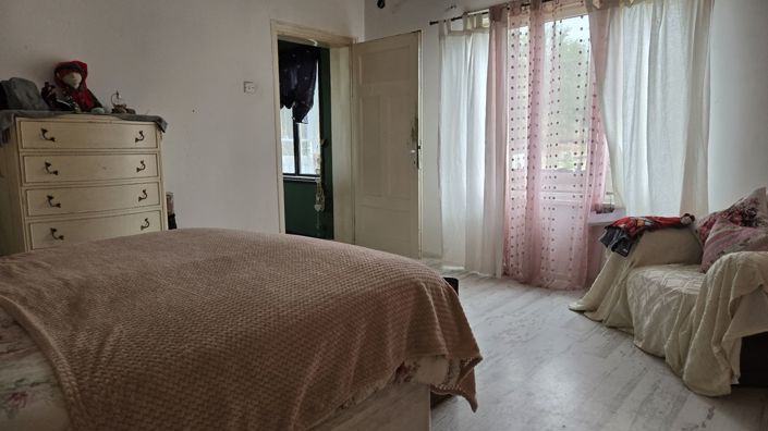 Image No.16-5 Bed House for sale
