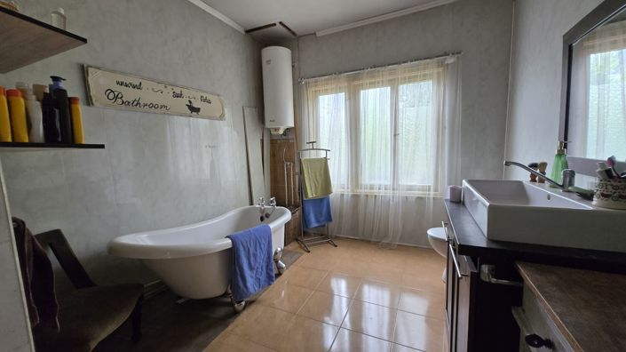 Image No.20-5 Bed House for sale