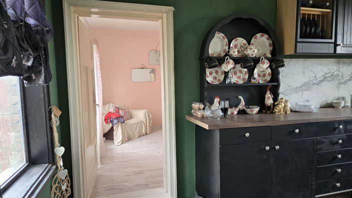 Image No.7-5 Bed House for sale