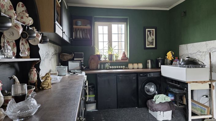 Image No.8-5 Bed House for sale