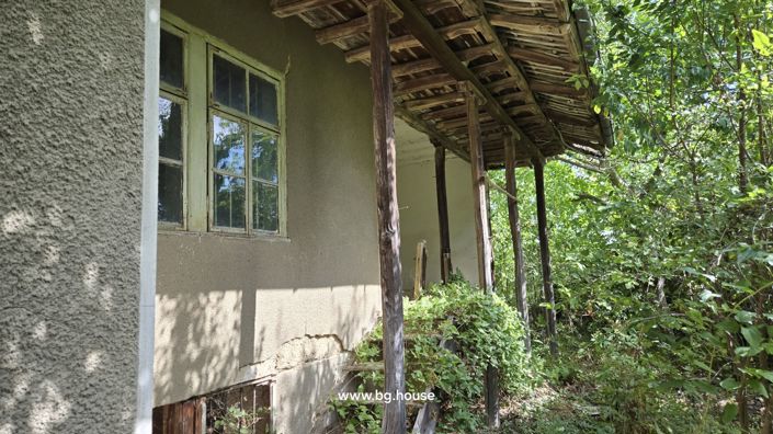 Image No.21-3 Bed Land for sale