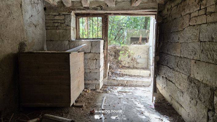 Image No.27-3 Bed Land for sale