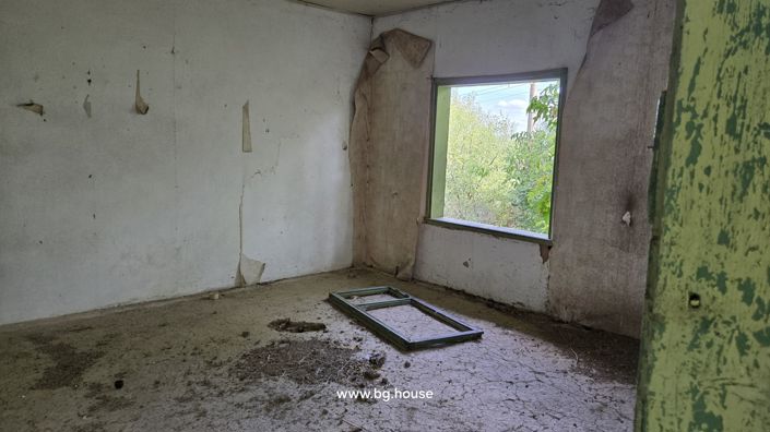 Image No.30-3 Bed Land for sale