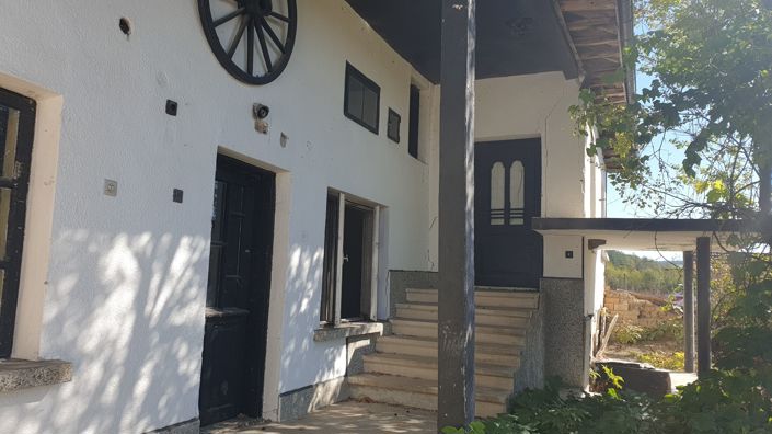 Image No.12-2 Bed House for sale