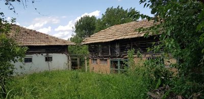 Garden space featuring wooden outbuildings and grassy area enclosed by fence