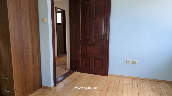 Image No.11-3 Bed House for sale