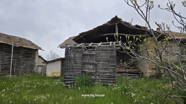 Image No.11-3 Bed House for sale