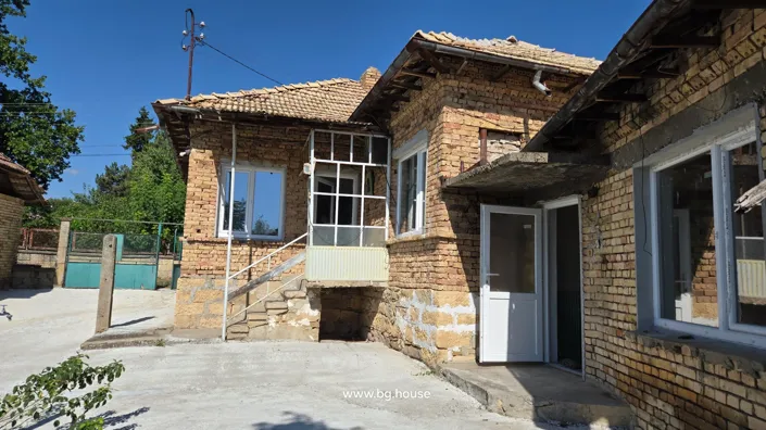 Image No.10-2 Bed House for sale