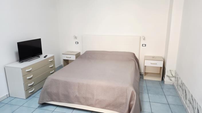 Image No.18-1 Bed Property for sale