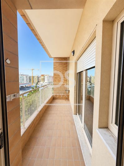 Image No.21-2 Bed Flat for sale