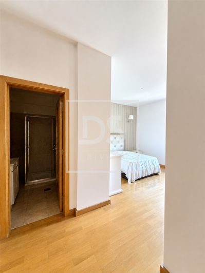 Image No.9-2 Bed Flat for sale