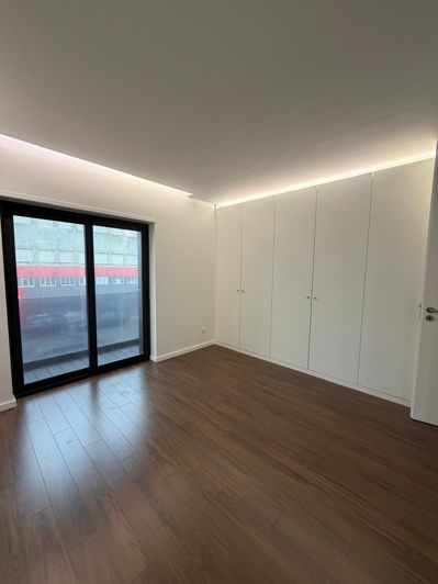 Image No.11-3 Bed Flat for sale