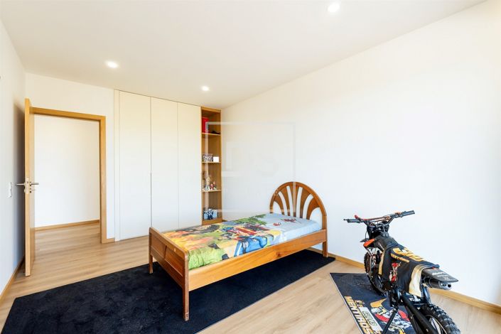Image No.16-3 Bed Property for sale