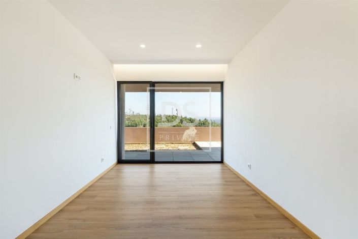 Image No.17-3 Bed Property for sale