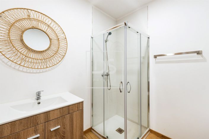 Image No.22-3 Bed Property for sale